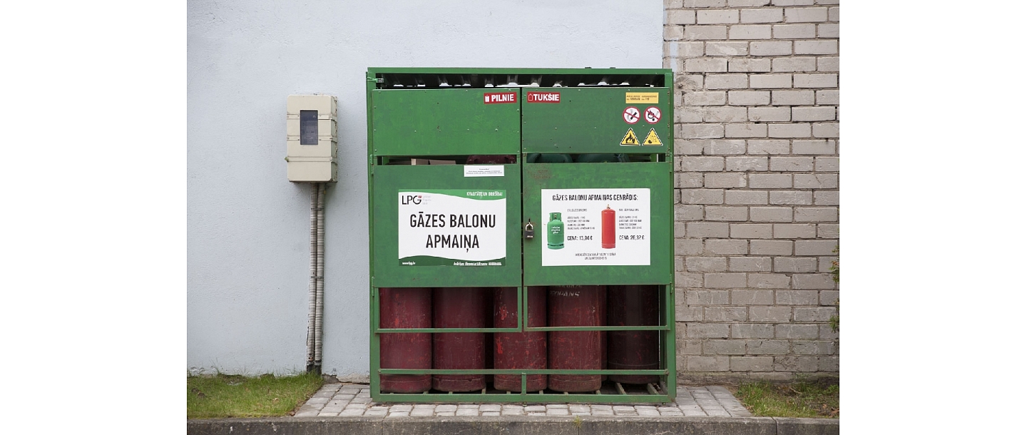 Gas cylinder replacement