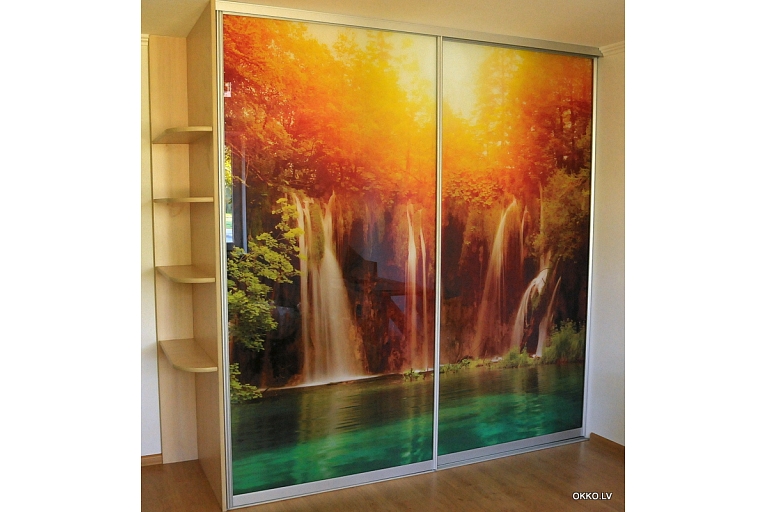 Skapji kupejas sienas skapis