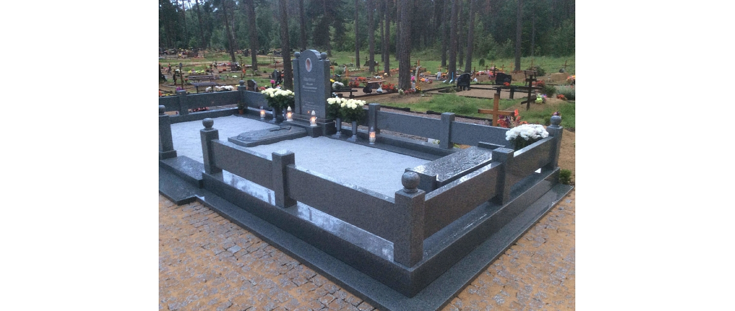 Надгробие и бордюр из гранитного камня