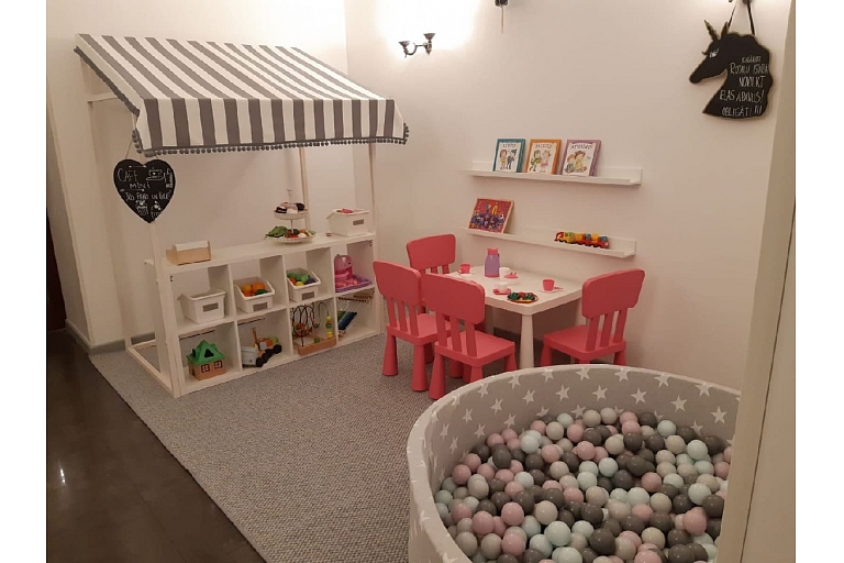 Three peppers and cakes, children's playroom