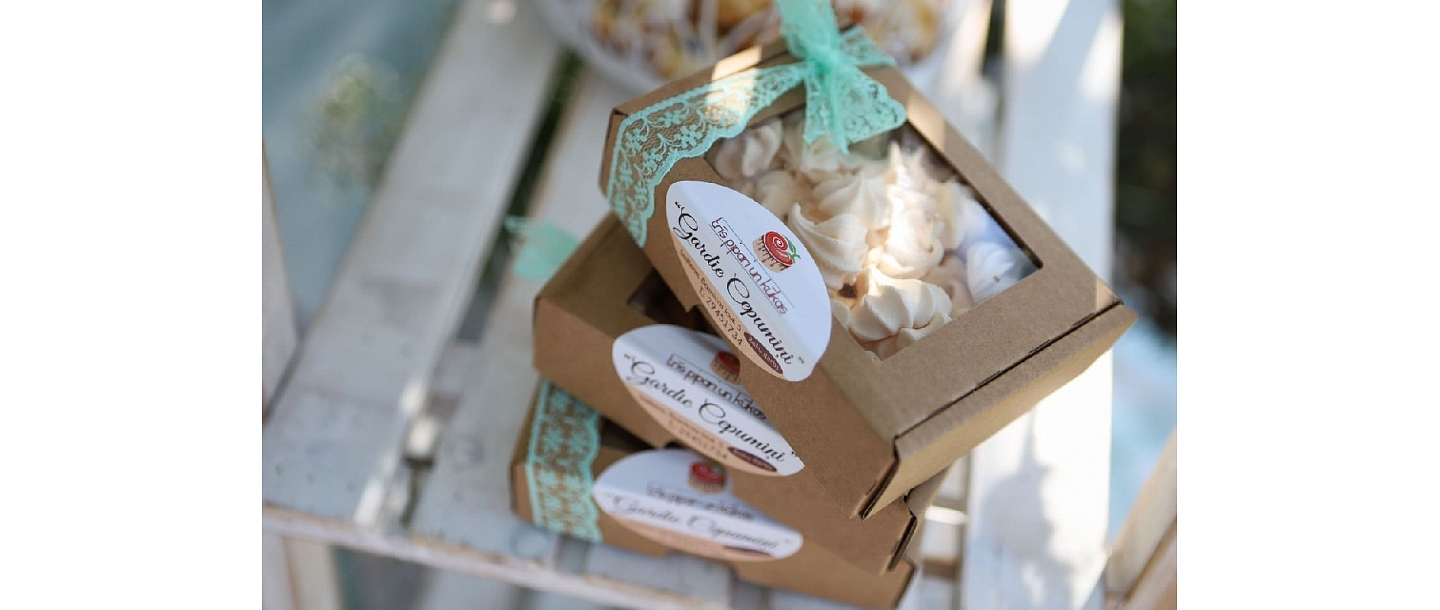 Three peppers and cakes, confectionery