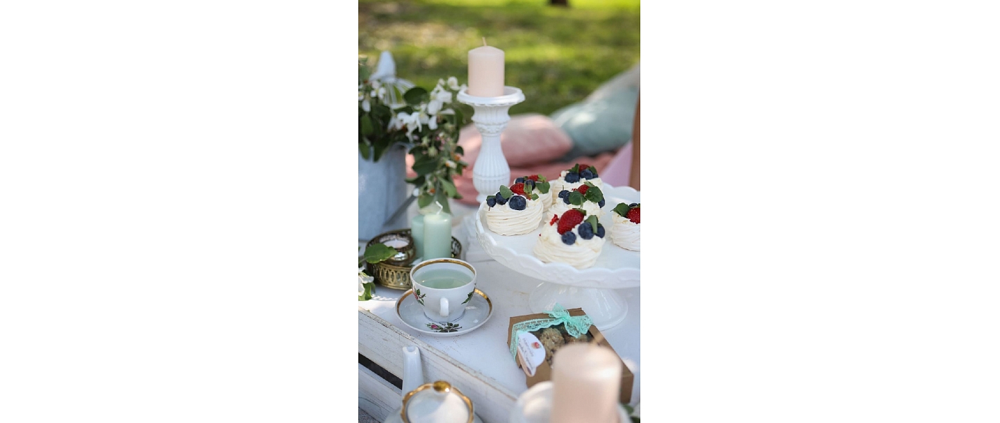 Three peppers and cakes, confectionery