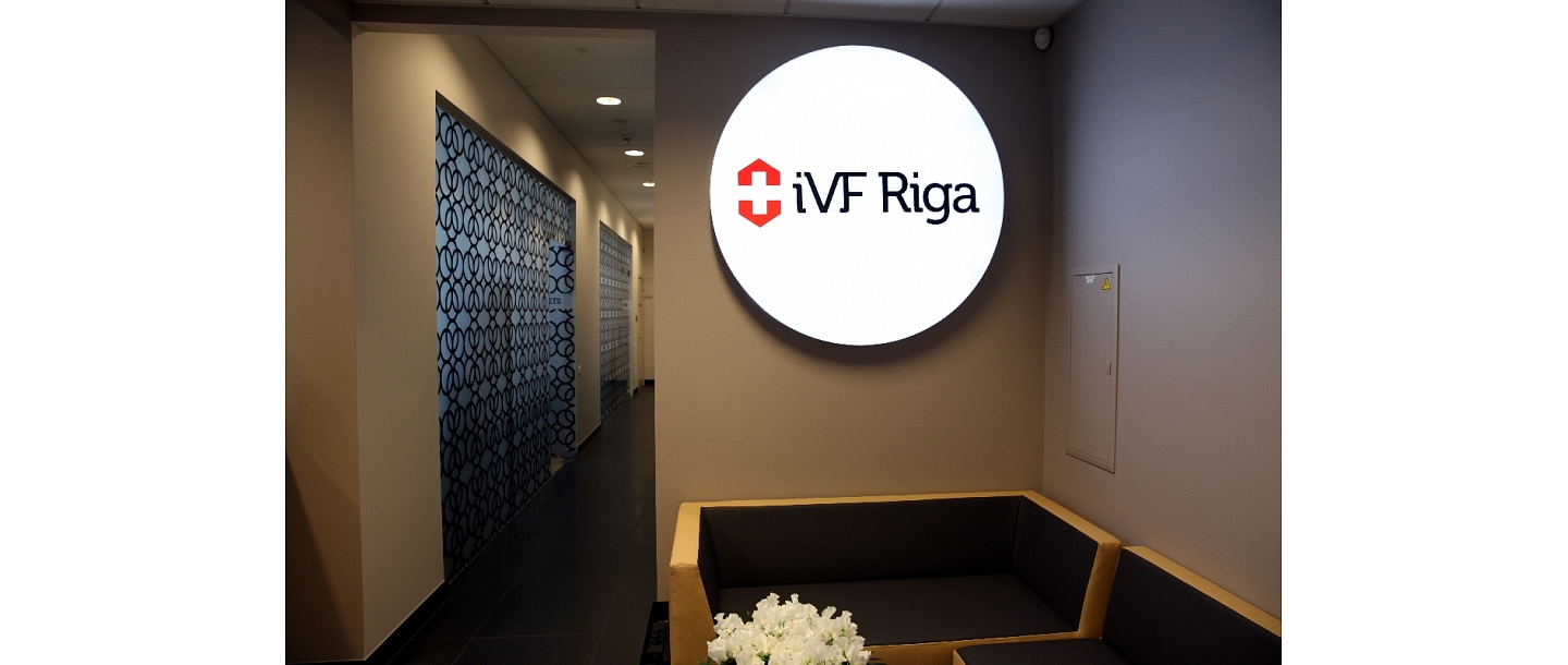 Стойка регистрации Генетического центра iVF Riga
