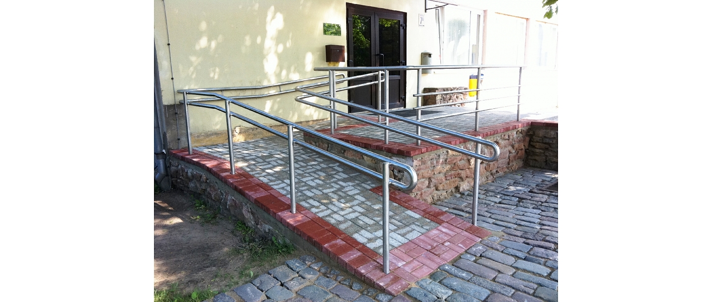 металлические перила, ограждения