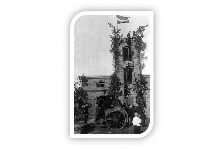 Valmieras Aizgaujas BUB dibināta 1910. gadā un īsā laikā tika uzcelts ugunsdzēsēju mūra nams, kur šobrīd atrodas „Liepkalnu” maiznīca.