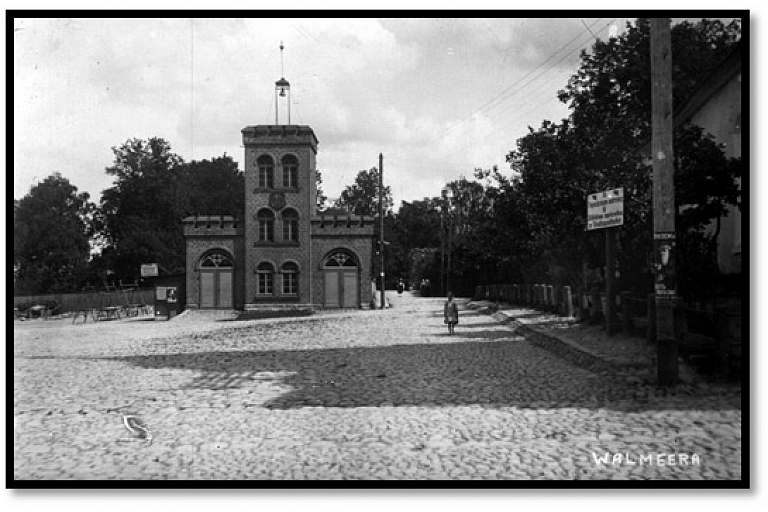 Pirmais ugunsdzēsēju depo Valmierā, vietā kur tagad atrodas Valmieras pilsētas pašvaldība.