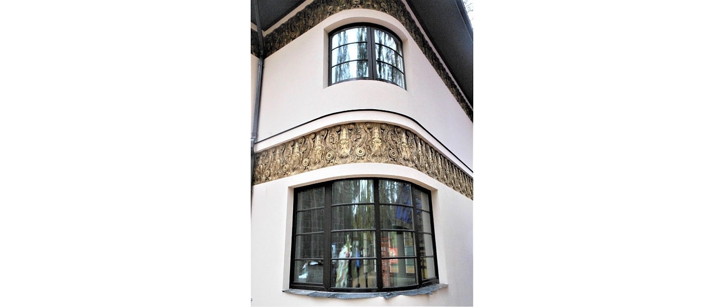 PVC window, manufacture of curved glass