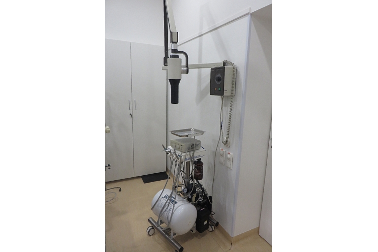 Dental equipment with dental X-ray