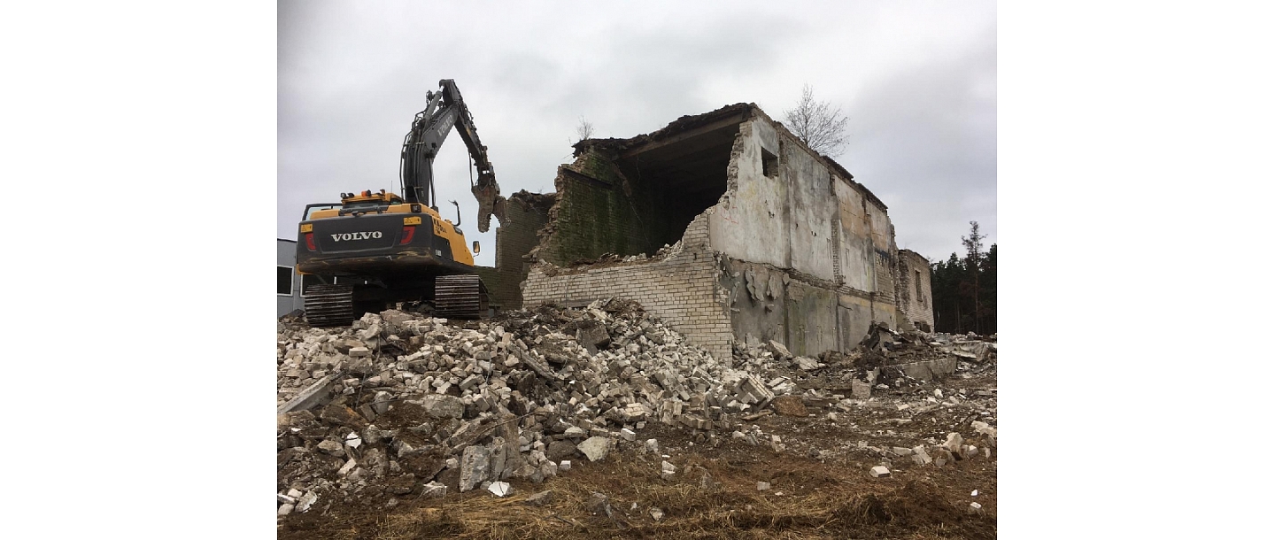 EkoDeal, ēku demontāža, būvgružu konteineri, celtniecības tehnika