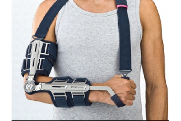 Elbow orthosis with hinges