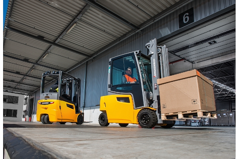 Electric forklift