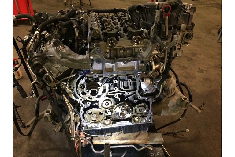 Engine overhaul in Ādaži