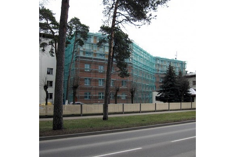 Facade scaffolding