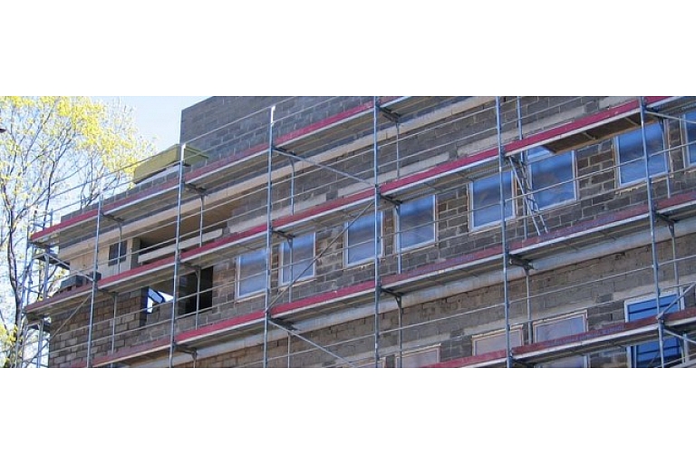 Facade scaffolding
