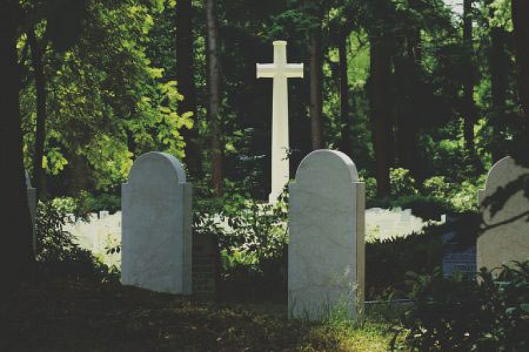 Kapu pieminekļi Bauska