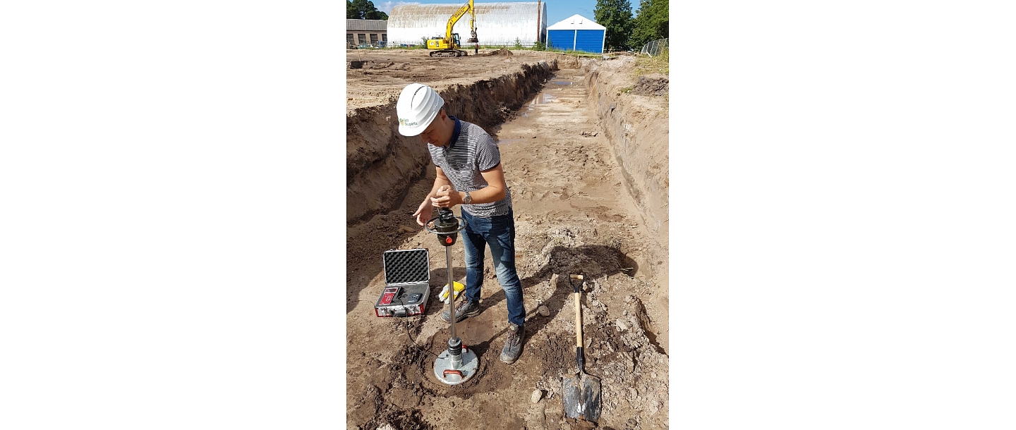 Krītošā svara deflektometrs