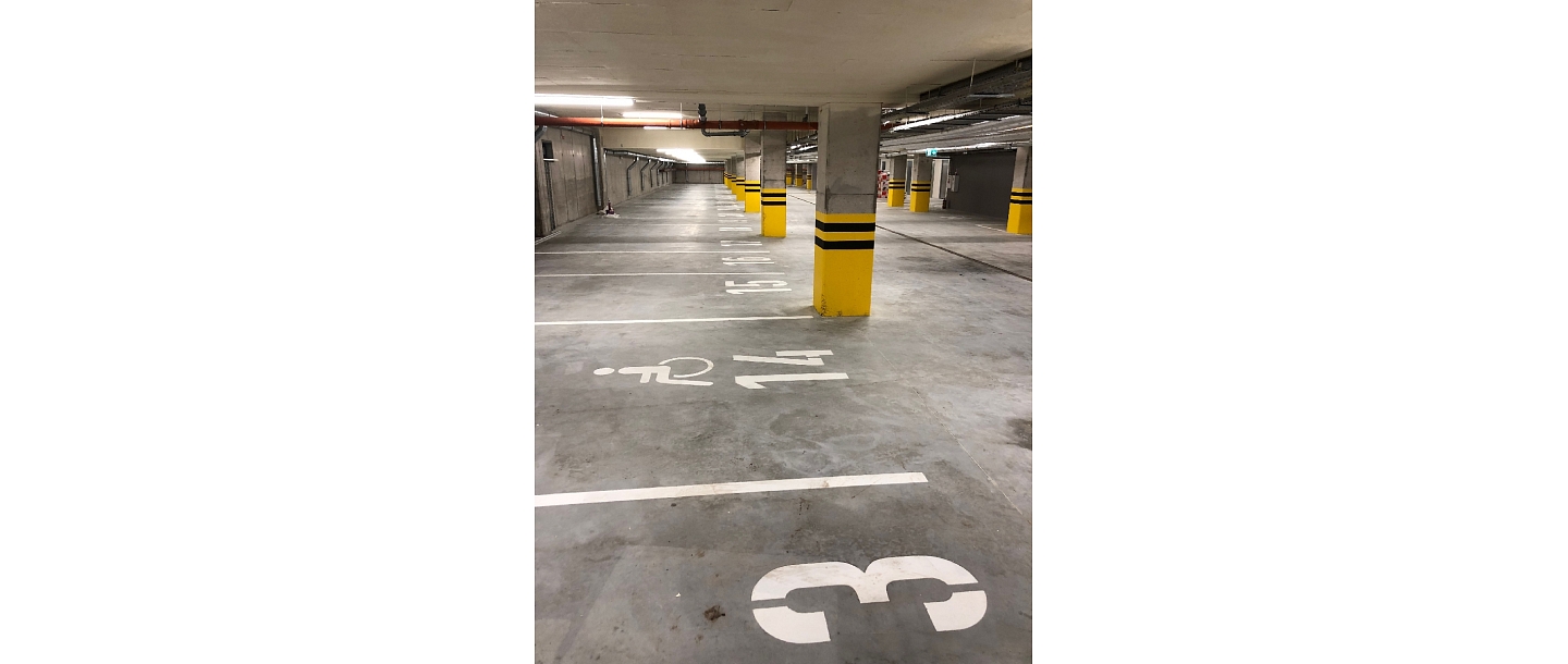 Русова 7, автостоянка