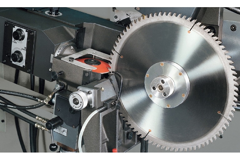 Sharpening of cutting tools and repair of cutting tools: circular saws, knives, milling cutters, drills - diamond and carbide tool sharpening