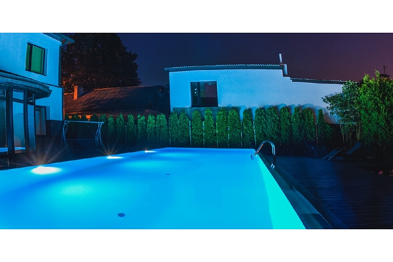 Swimming pool installation
