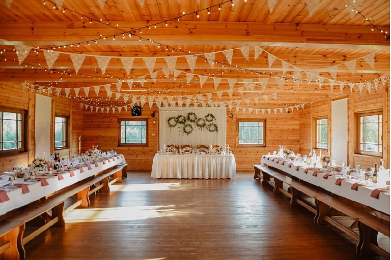 Three peppers and cakes, off-site table setting