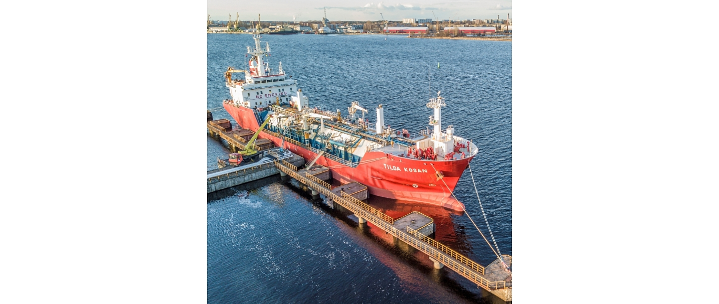 tranzīts, pārkraušana no tankkuģa dzelzceļa cisternās un gāzvedējos, gāzes pārkraušana un glabāšana