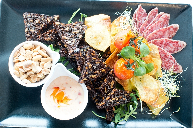 Alus plate