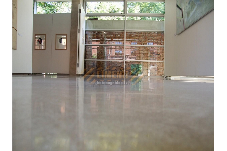 Creating concrete floors at the level of the concrete floor