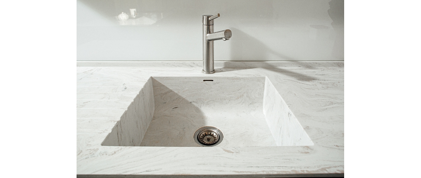 Izlietne ar ūdens rievām no Corian ® materiāla