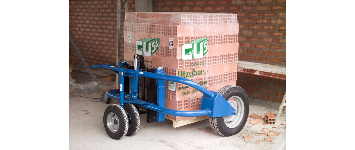 All-terrain pallet trucks