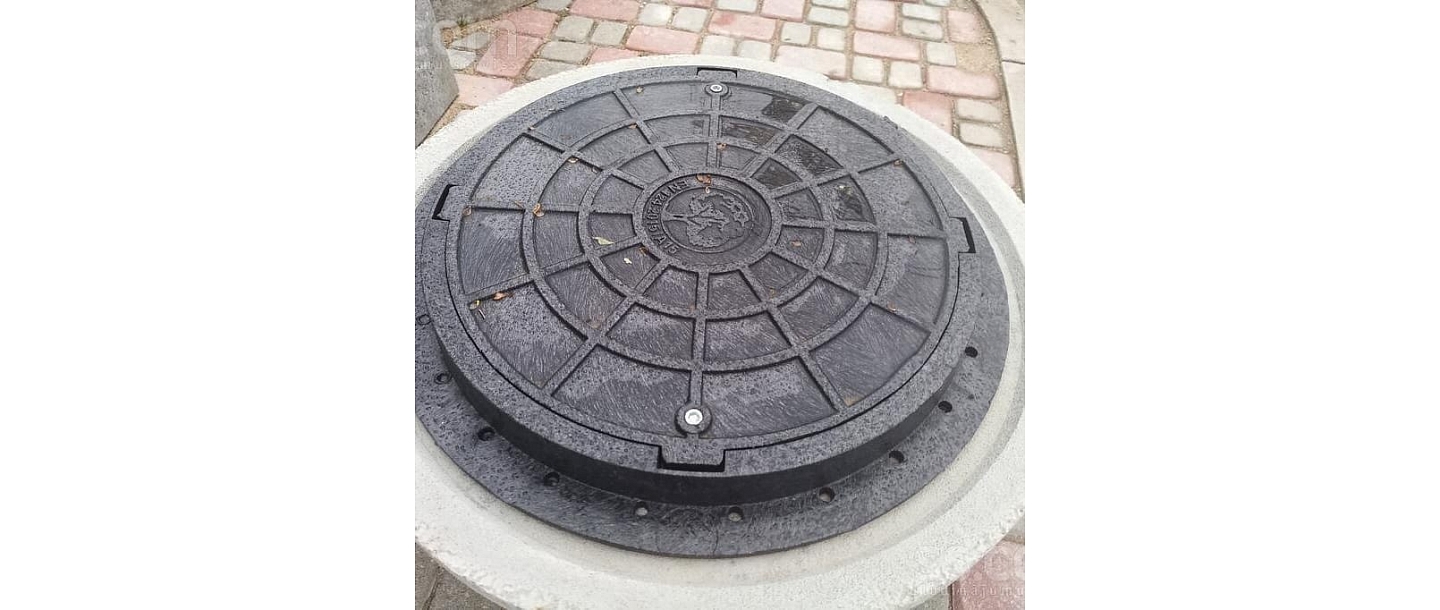 Well curbs for well and sewerage