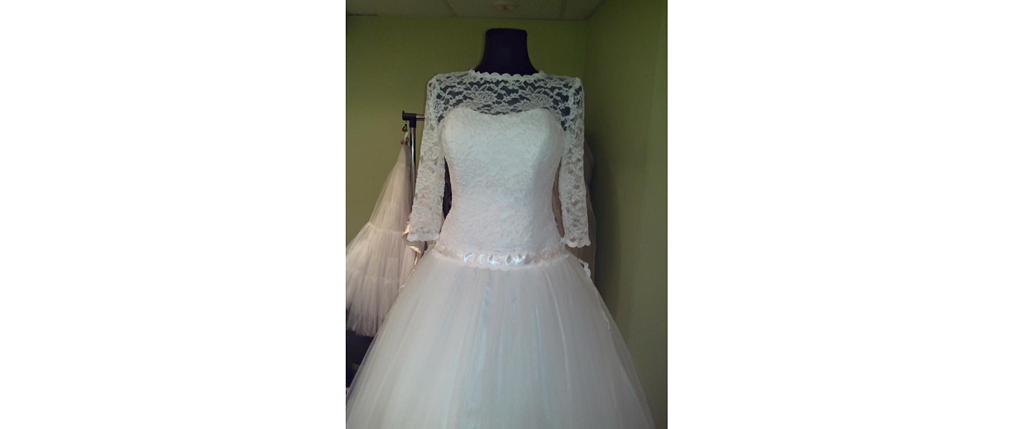 Sale of wedding dresses, rental, designer and sewing services