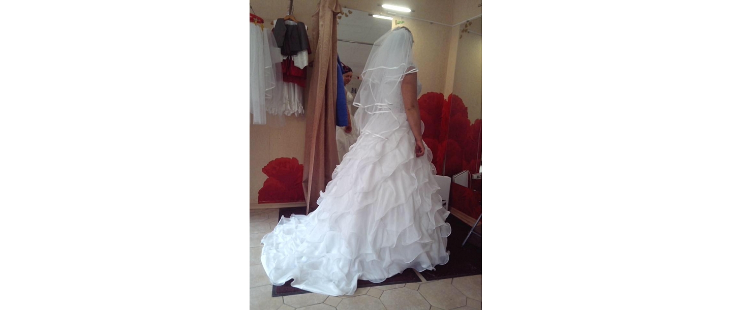 Sale of wedding dresses, rental, designer and sewing services