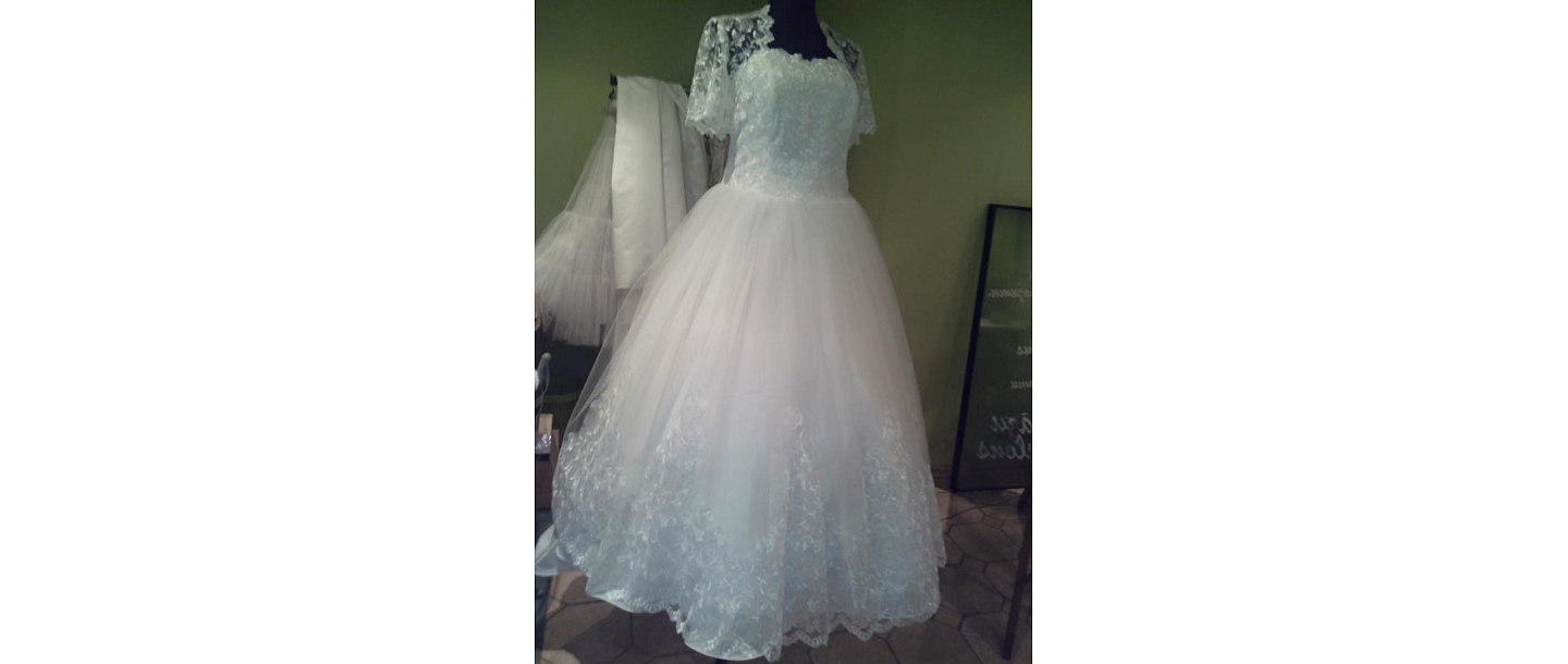 Sale of wedding dresses, rental, designer and sewing services