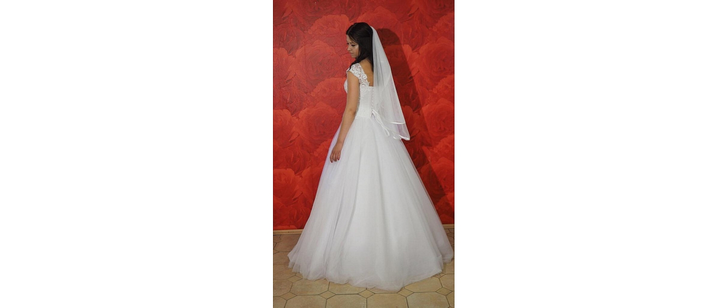 Sale of wedding dresses, rental, designer and sewing services