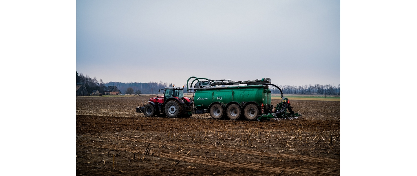 Application of liquid fertilizer