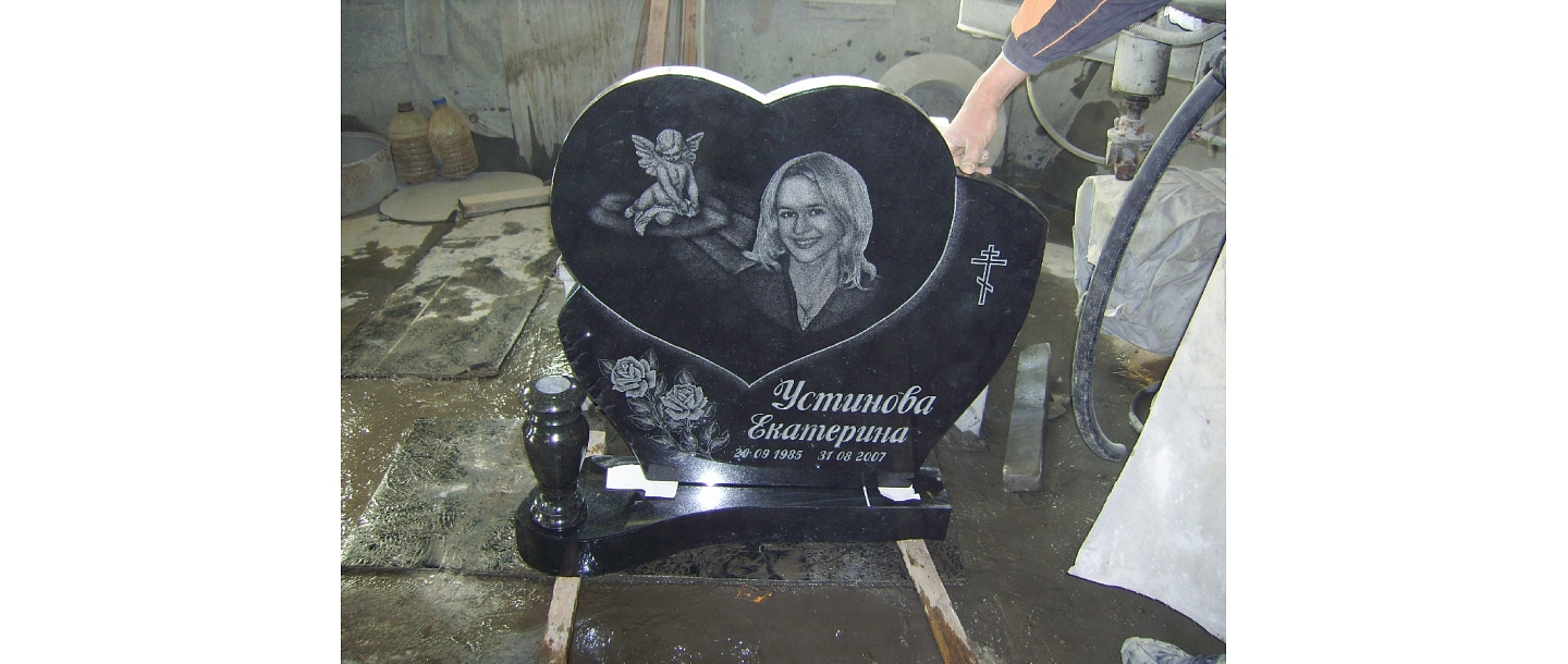 Granīta pieminekļi