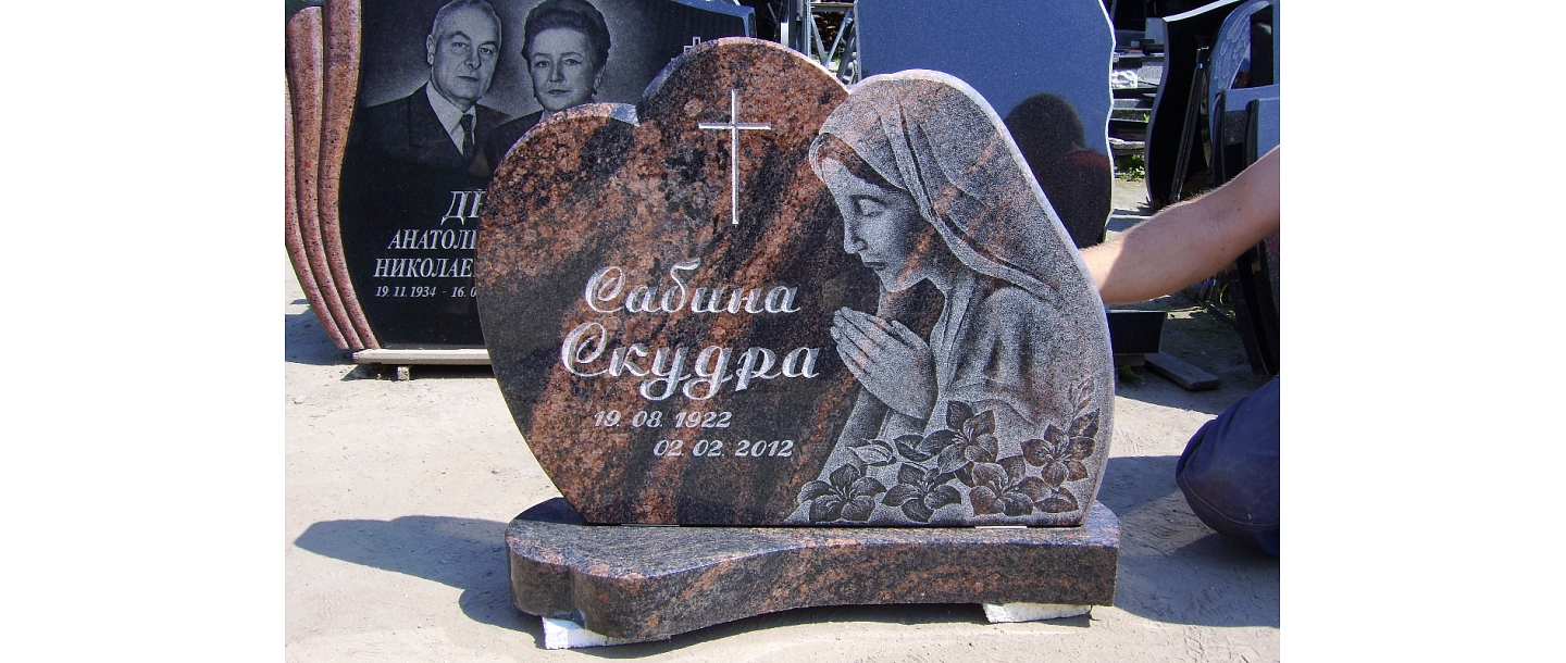 Granīta pieminekļi