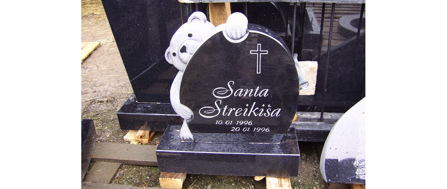 Granīta pieminekļi