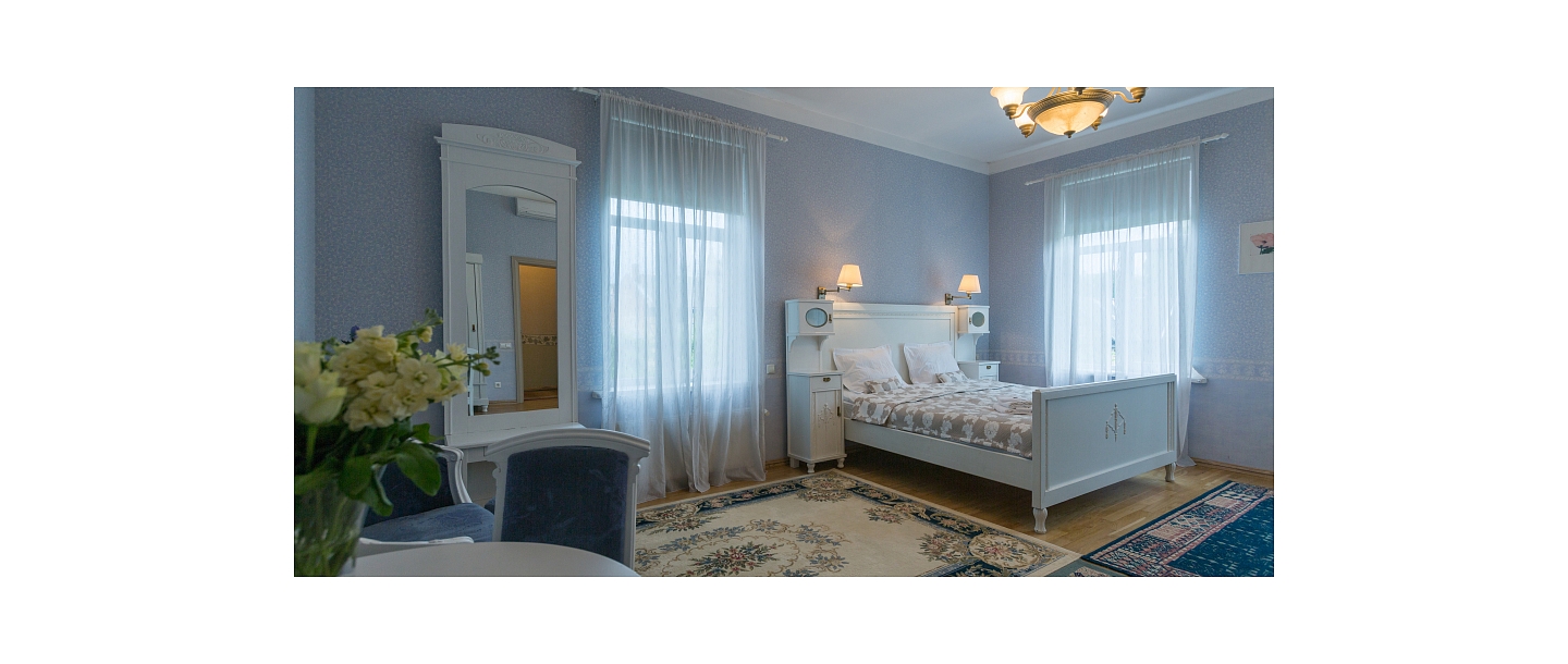 ROZE apartments. Three-bedroom apartment with kitchen