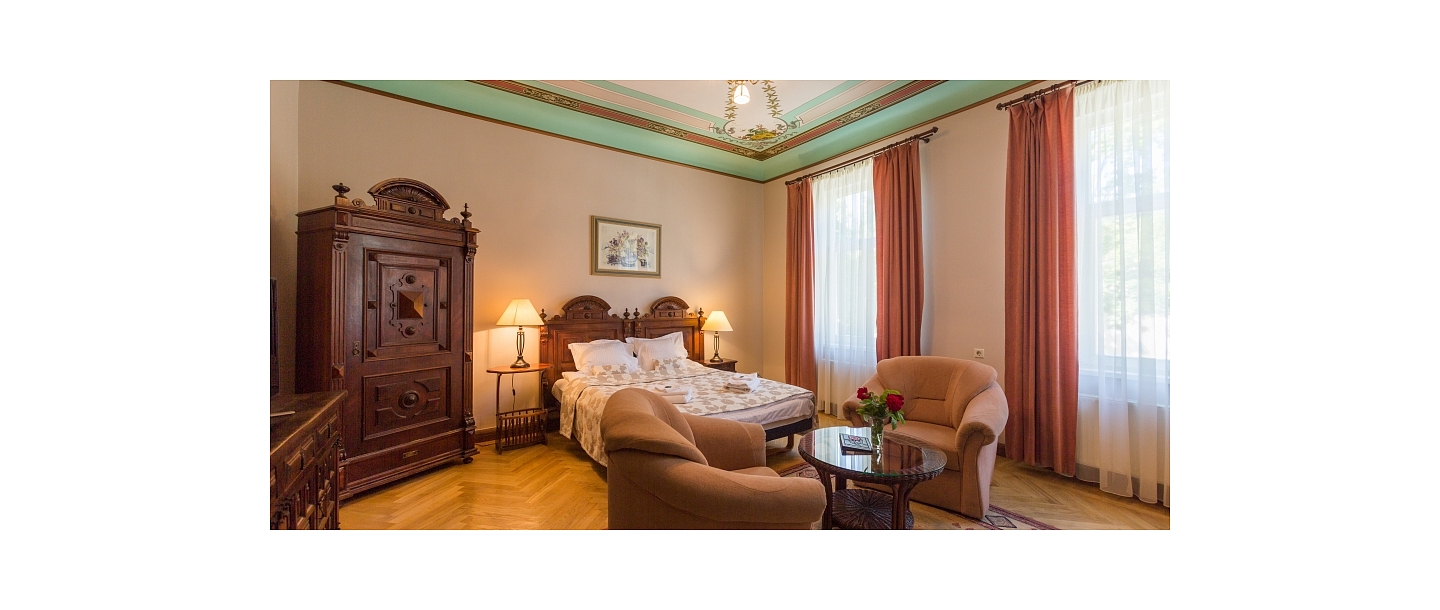 ROZE apartments. Triple room with bathroom