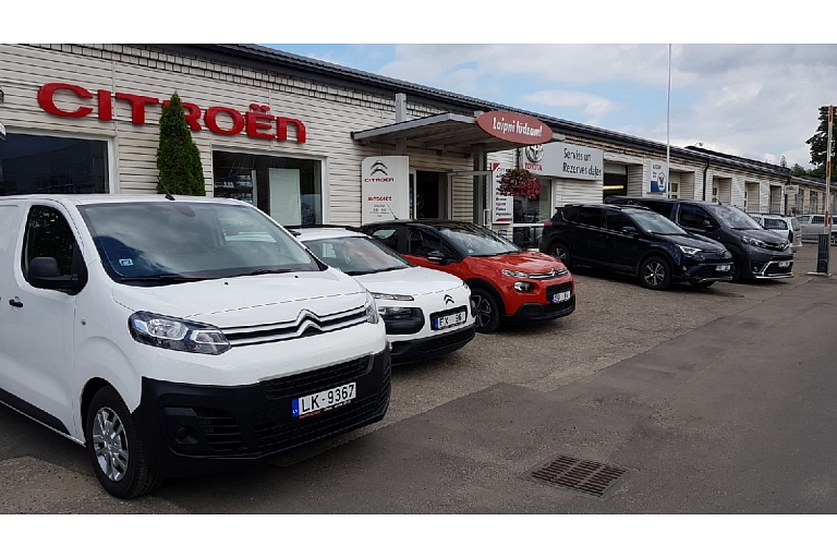 Car service station