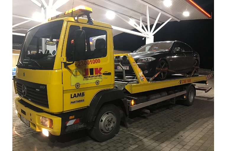 Car towing, technical roadside assistance