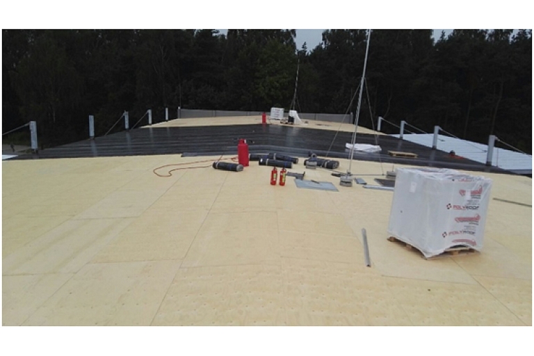 Flat roof decking