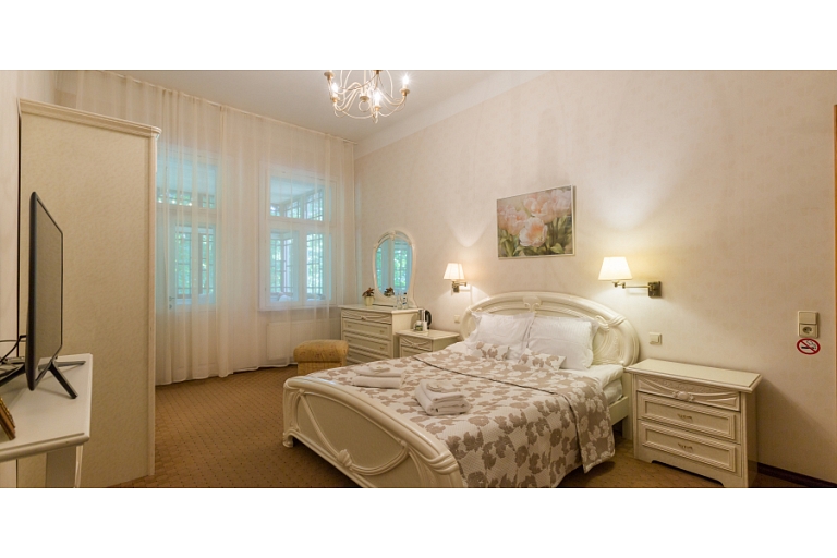 ROZE apartamenti. Divvietīgs numurs ar terasi