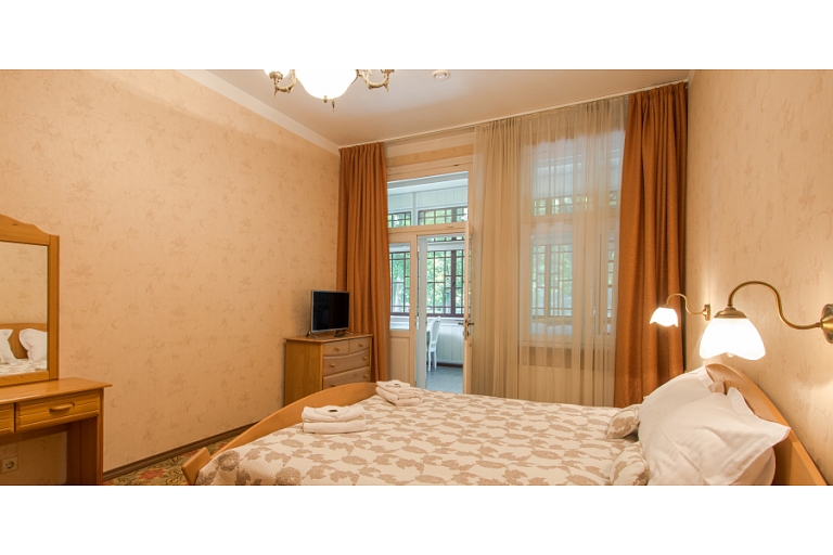 ROZE apartamenti. Divvietīgs numurs ar terasi
