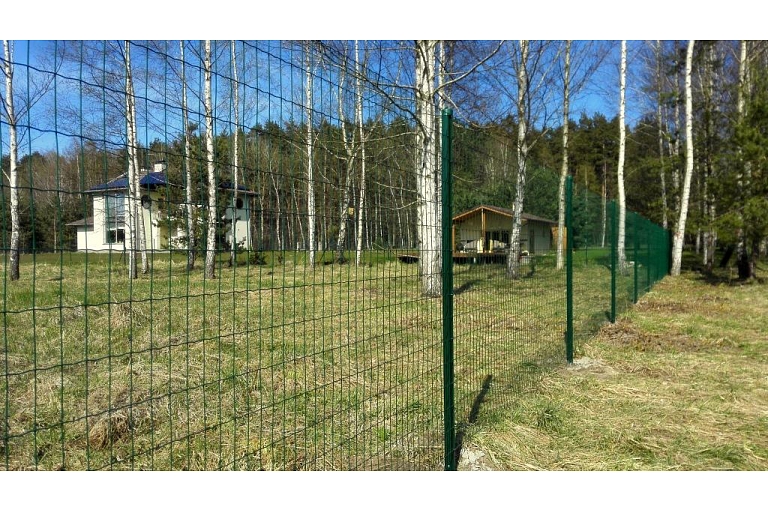 Welded mesh in rolls