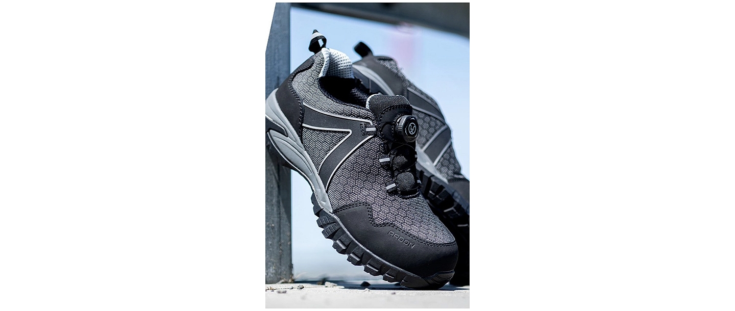 Work shoes with protection