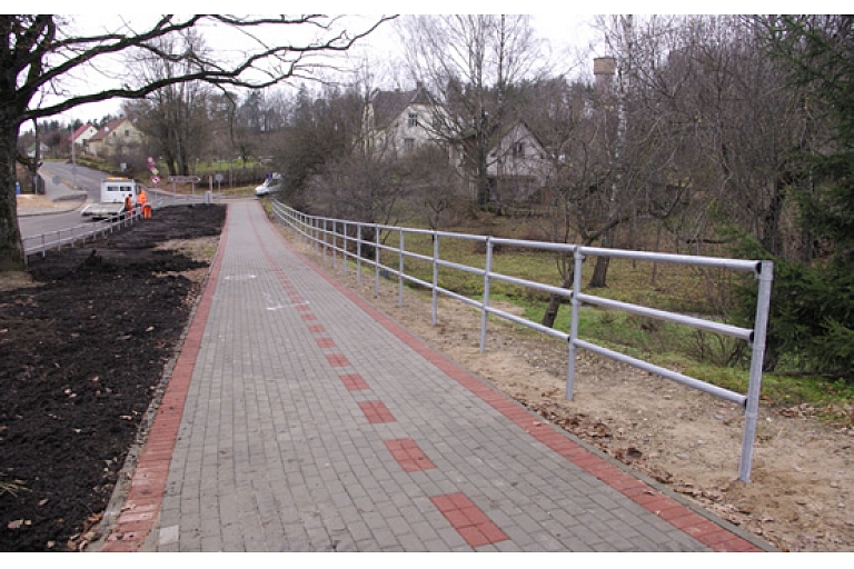 Installation of safety barriers and signal booths