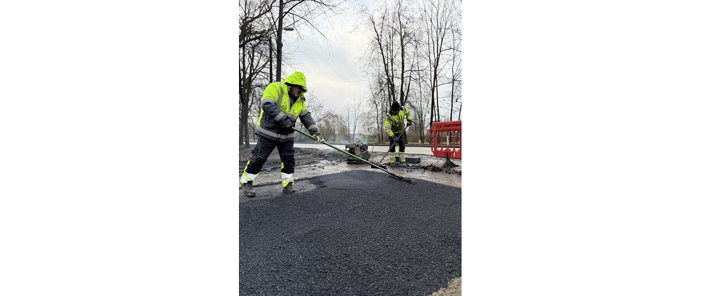 Pothole repair with full technology, using hot mix asphalt concrete