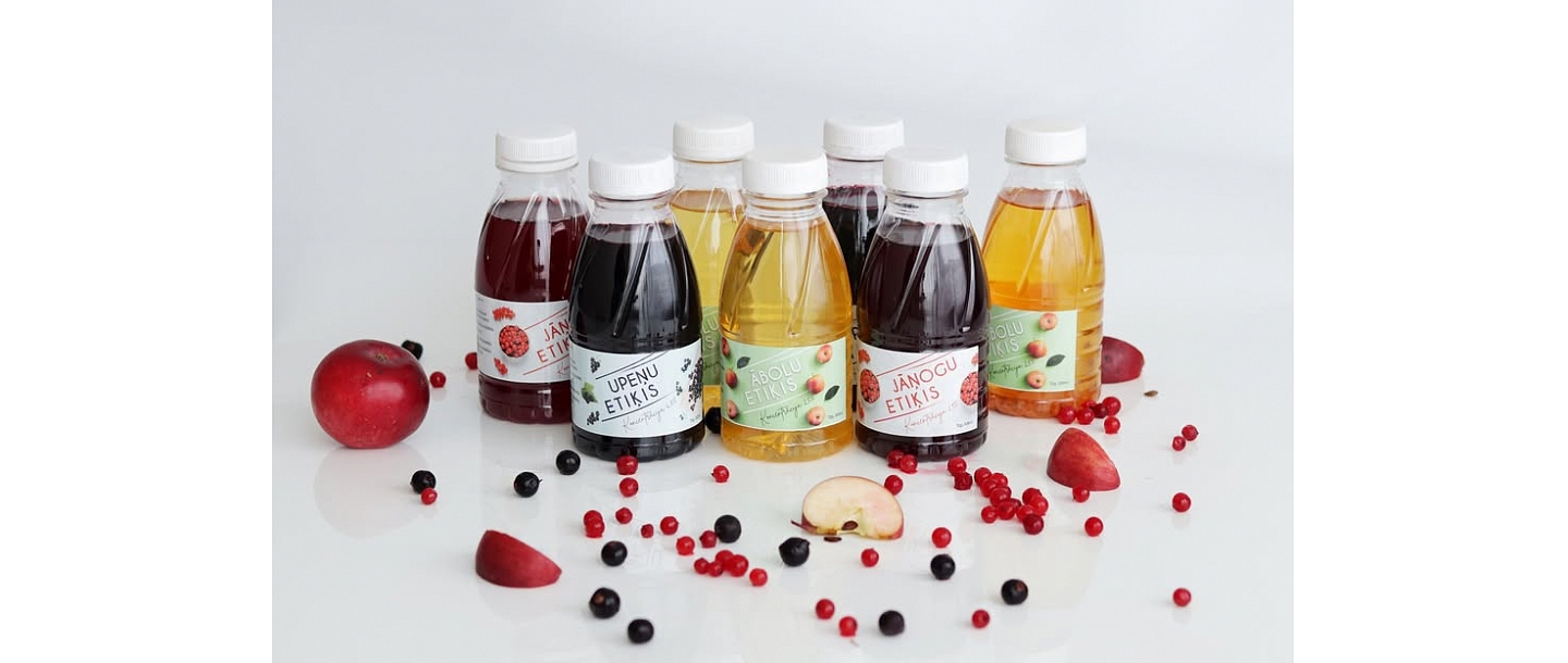 Blackcurrant, apple, currant vinegar